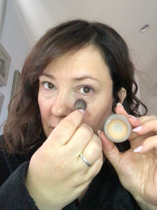 glossier stretch concealer technique