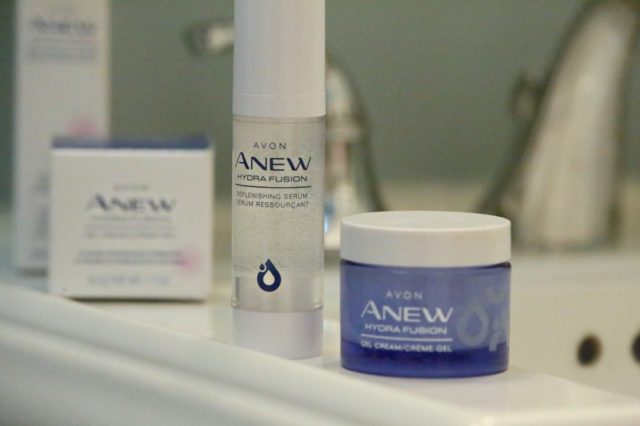 Avon Anew Hydra Boost Review featuring the Serum and Gel Cream infused with hyaluronic acid and raspberry antioxidant