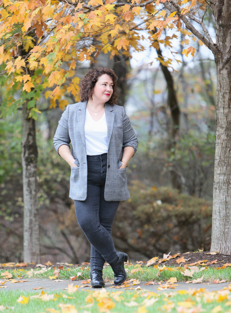 Everlane Oversized Blazer review by Wardrobe Oxygen. How does it fit a size 14 petite woman?