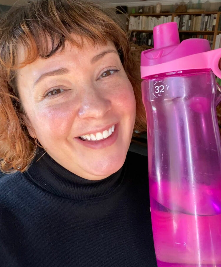 Alison Gary holding a 32 oz. water bottle