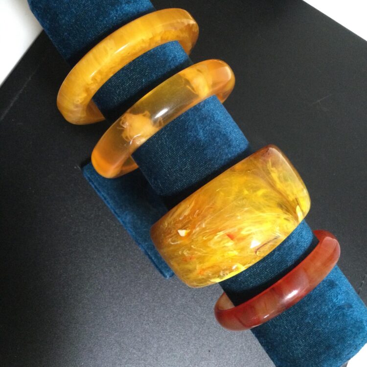 Why I'm Embracing the Bangle Bracelet Trend 2 Vintage Nice Chunky Lucite Bangle Bracelet Lot 4 pc.